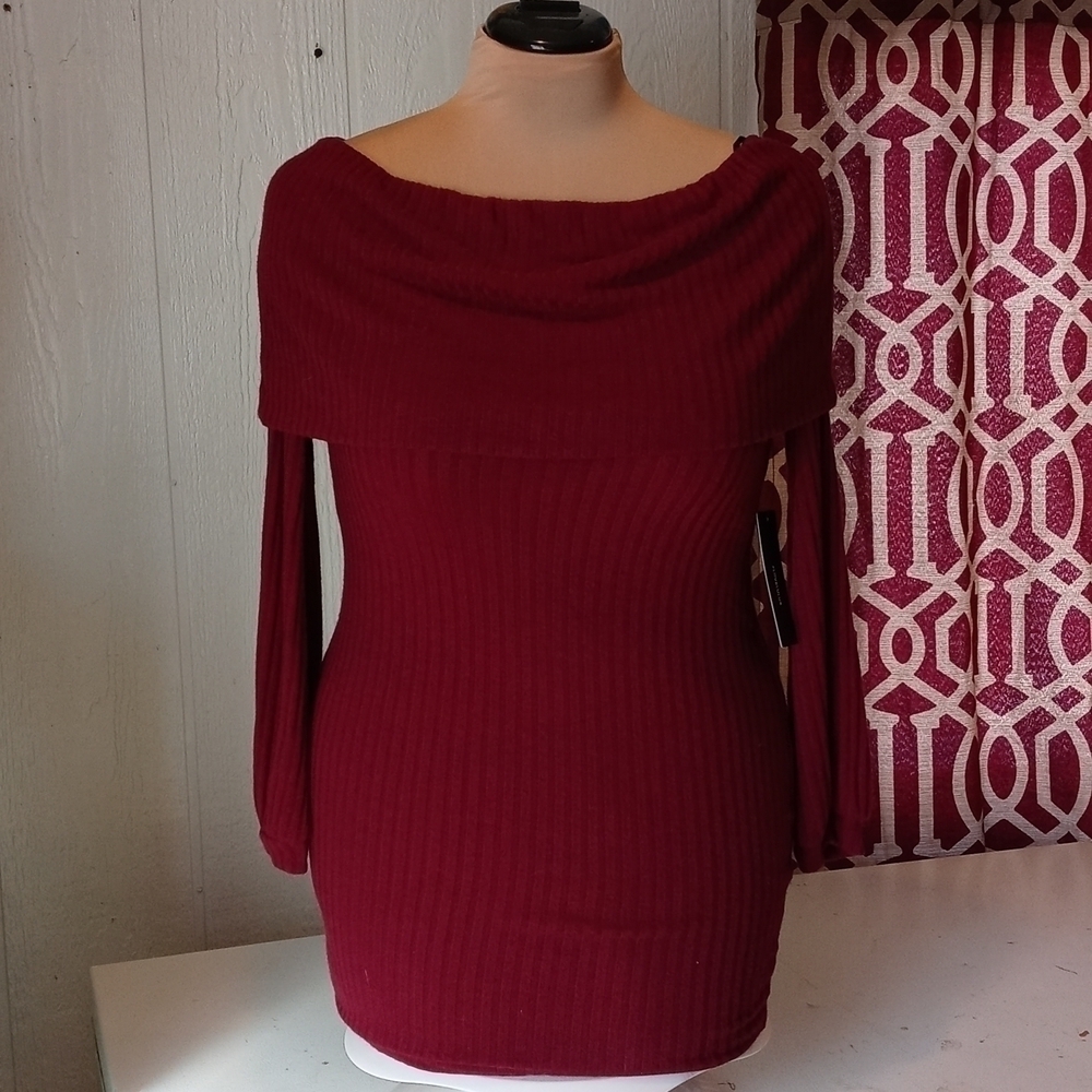 NWT Lulus off shoulder plum or brick red color medium long sleeve top